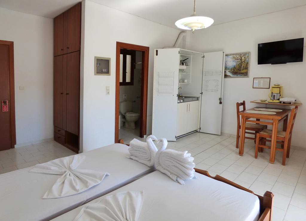 White House Hotel-Apart Karpathos Town  Exterior photo